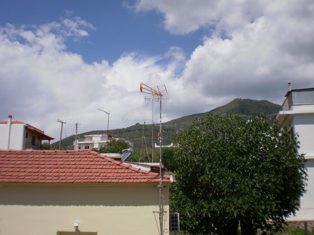 Πανσιόν Τζίνα Ξενοδοχείο Μέθανα Εξωτερικό φωτογραφία