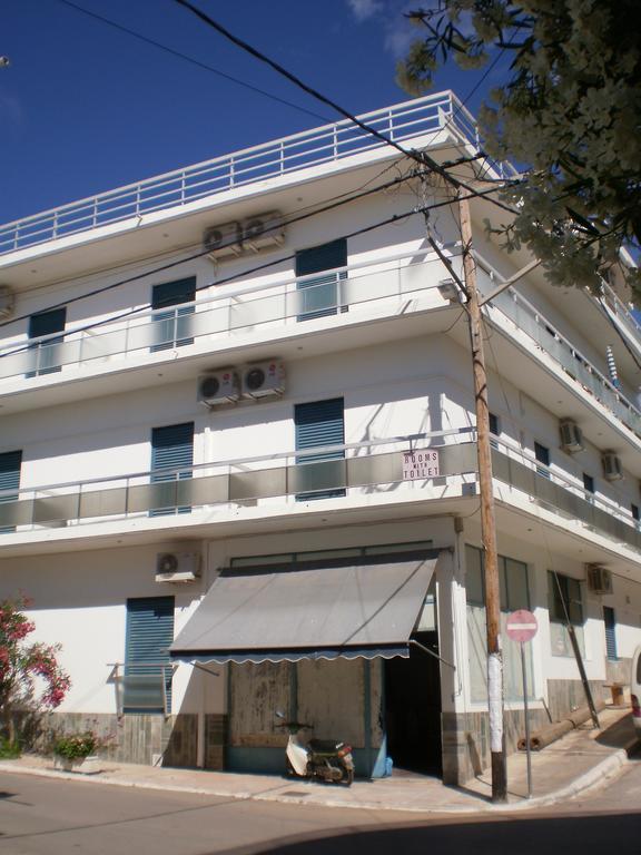 Πανσιόν Τζίνα Ξενοδοχείο Μέθανα Εξωτερικό φωτογραφία