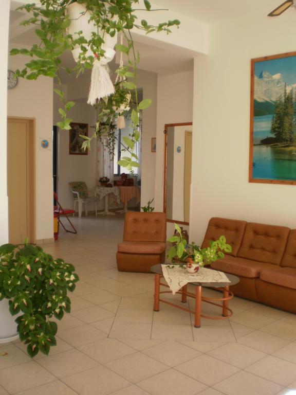 Πανσιόν Τζίνα Ξενοδοχείο Μέθανα Εξωτερικό φωτογραφία