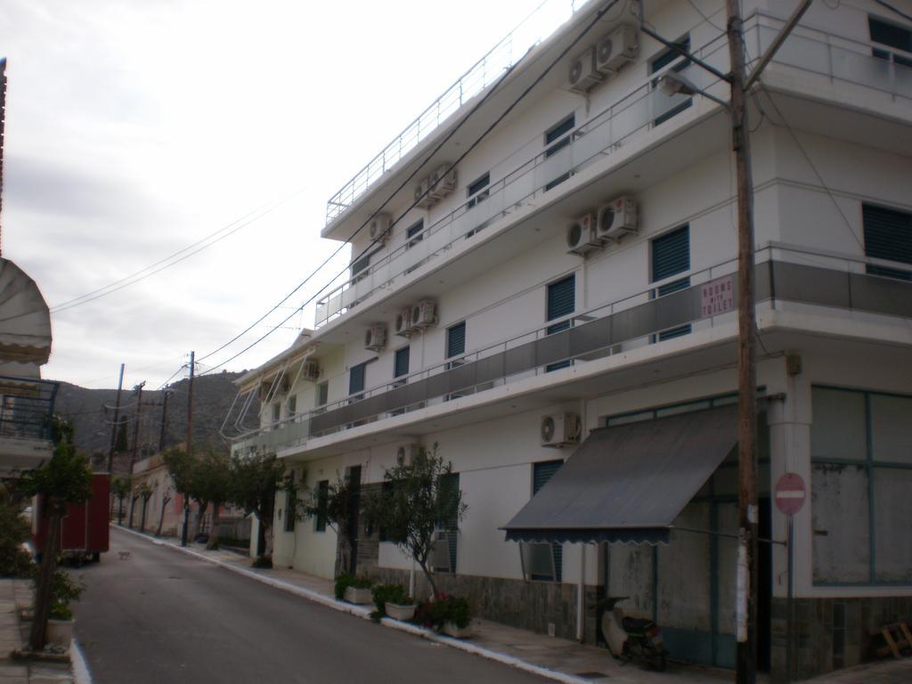 Πανσιόν Τζίνα Ξενοδοχείο Μέθανα Εξωτερικό φωτογραφία